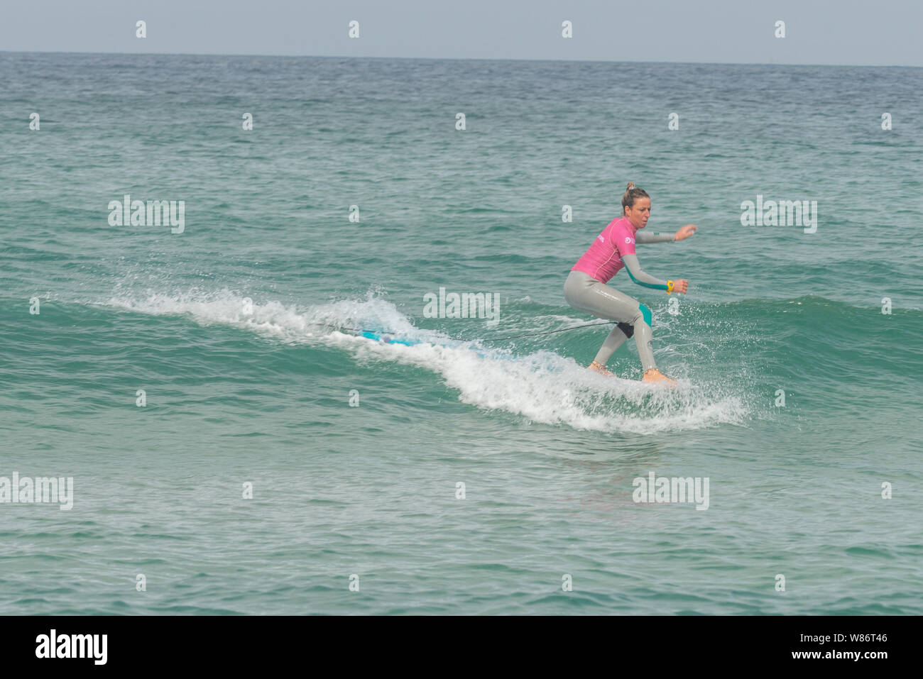 Competencia de surfing en Boardmasters 2019 Foto de stock