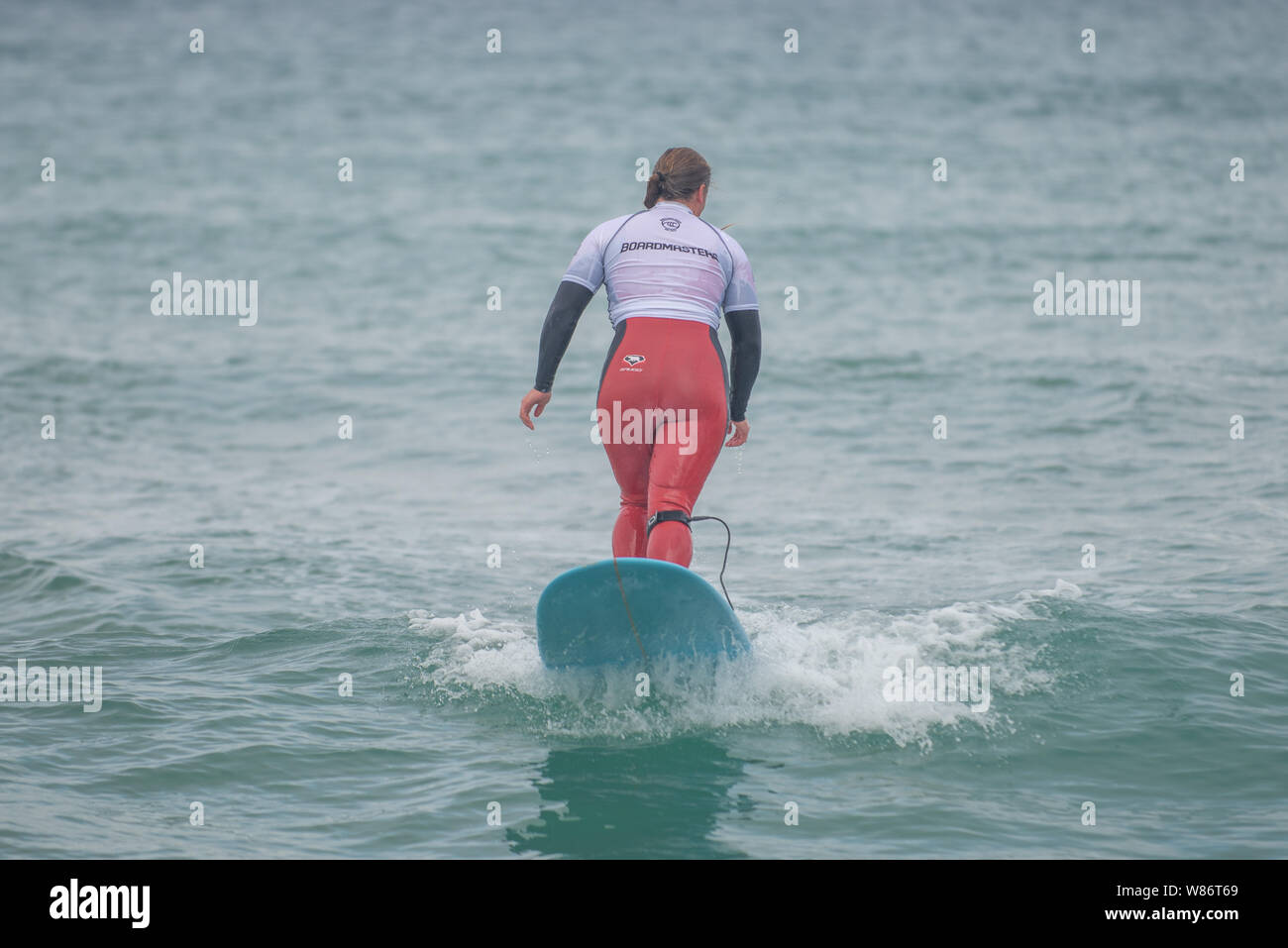 Competencia de surfing en Boardmasters 2019 Foto de stock