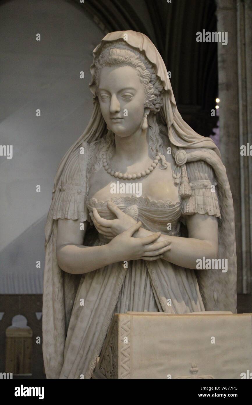 Estatua de Marie Antoinette, la basílica de Saint Denis, necrópolis de reyes y reinas franceses, Francia Foto de stock