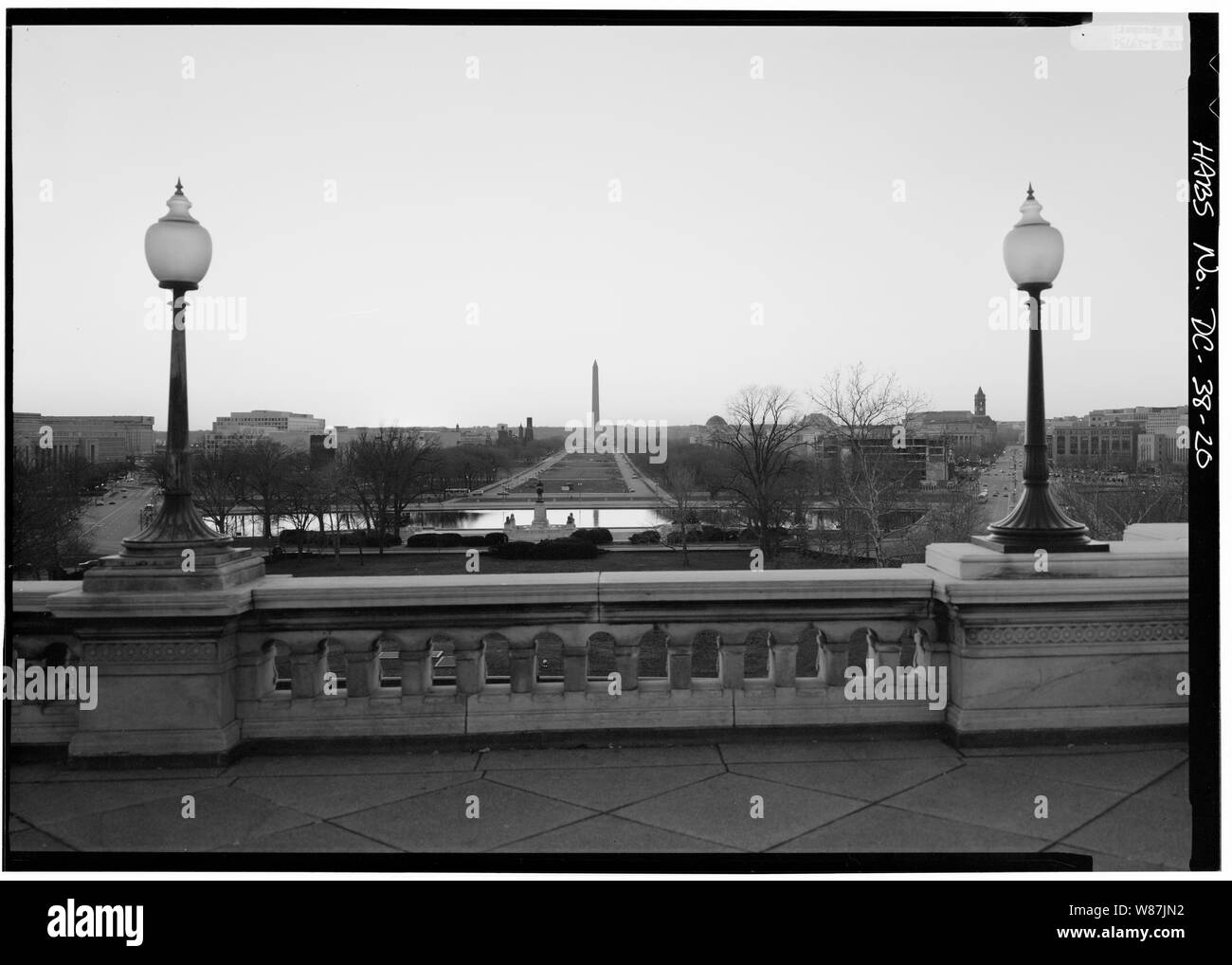 20. Vista al oeste desde la terraza occidental hacia el Monumento a Washington; 20. Vista al oeste desde la terraza occidental hacia el Monumento a Washington, Capitolio de EE.UU., en la intersección de Norte, Sur y Oriental Capitol Streets & Capitol Mall de Washington, Distrito de Columbia, DC Foto de stock