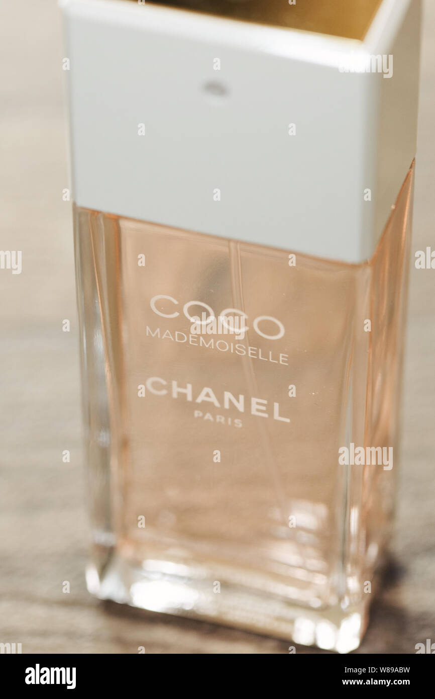 Chanel Perfume Coco Fotos E Imagenes De Stock Alamy