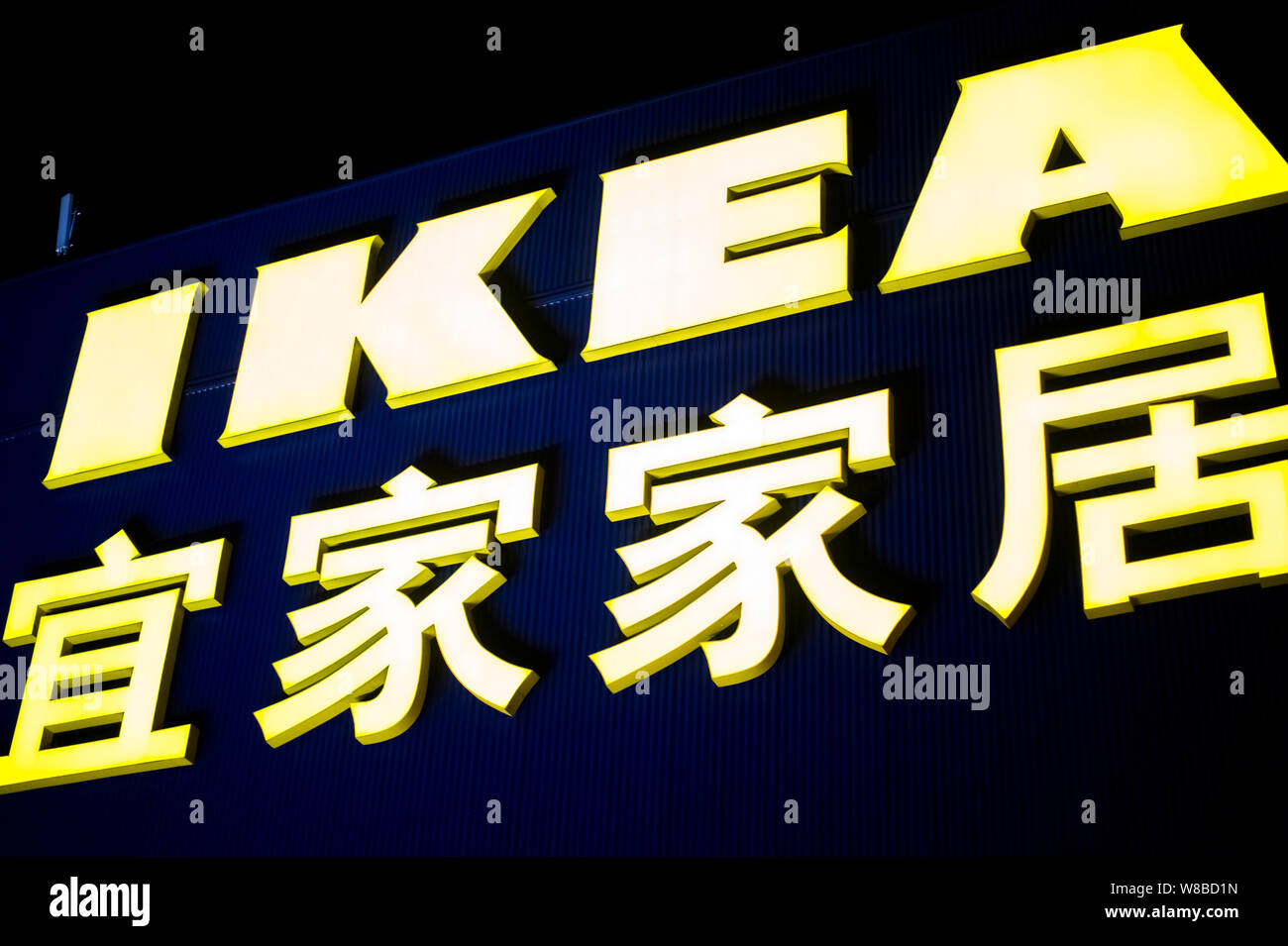 ArchivoVista de un cartel de una tienda de muebles de IKEA en