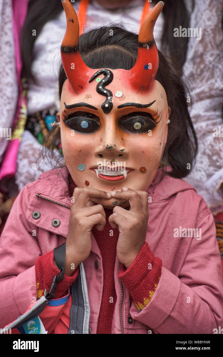 Diablo enmascarado en la naturaleza Virgen del Carmen Festival, celebrado en Pisac y Paucartambo, Perú Foto de stock