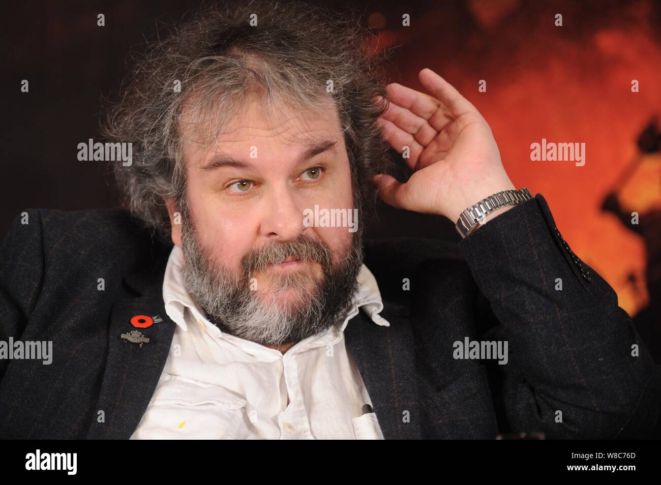 Nueva Zelanda director Peter Jackson asiste a la conferencia de prensa para el estreno de su película "The Hobbit: La batalla de los cinco ejércitos' en Beijing, Foto de stock
