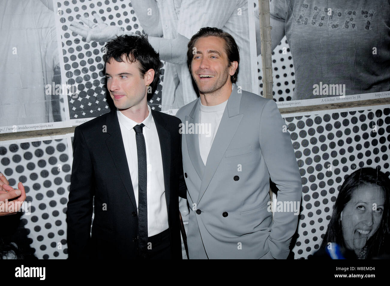 Tom Sturridge (L) y Jake Gyllenhaal asistir al 'Sea pared / Una Vida' la apertura de la noche de Broadway en el Hudson Theatre de Nueva York. Foto de stock