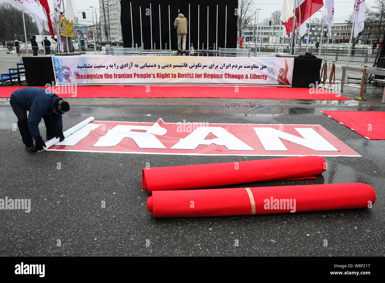 Warszawa, 13.02.2019. Las personas toman parte en la manifestación "Libre irán' organizado por el Consejo Nacional de Resistencia de Irán (CNRI) antes de Oriente Medio en la Conferencia de Varsovia. foto. Andrzej Hulimka/ Foro Polonia # # Foto de stock