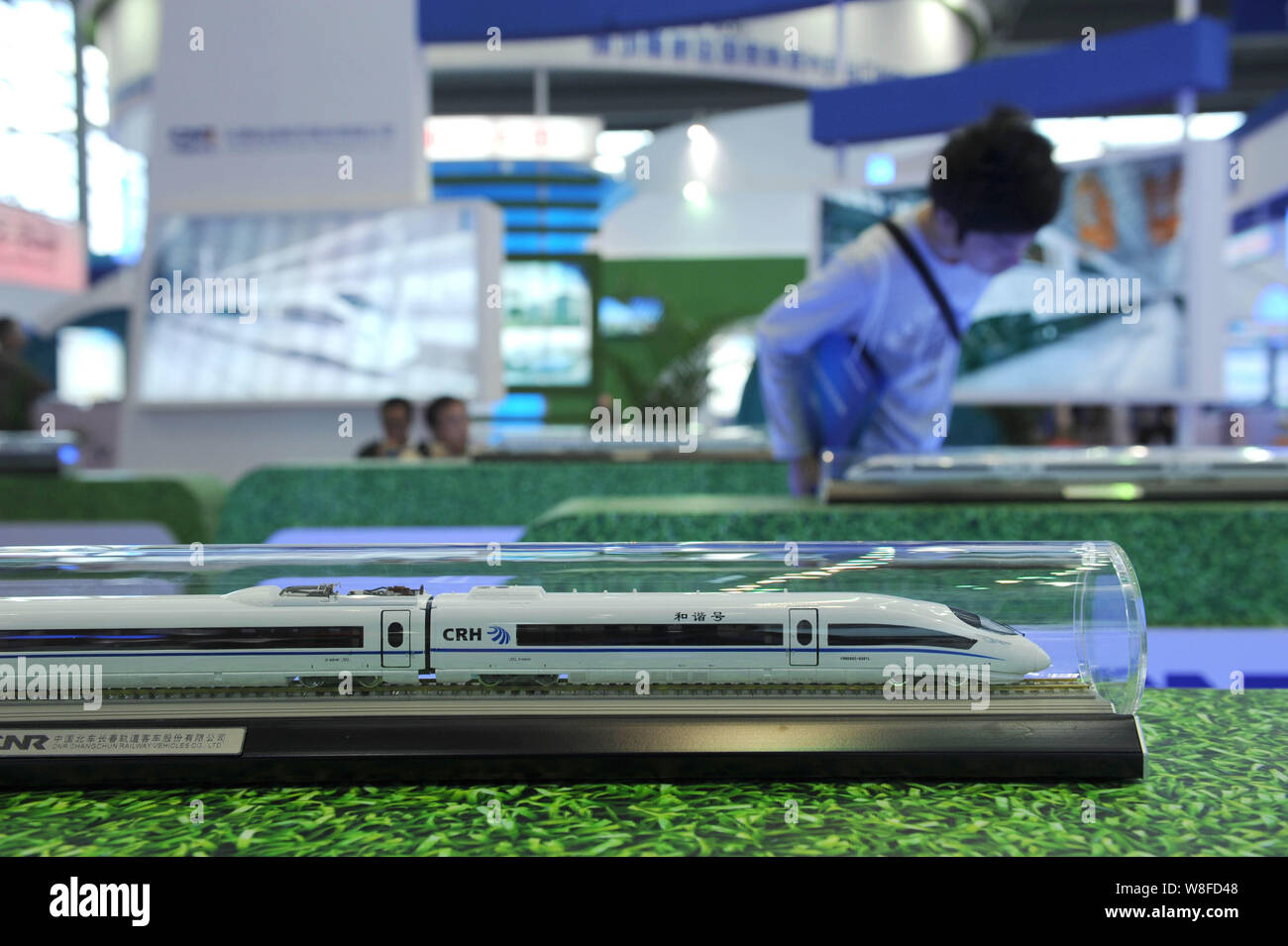 Archivo-trenes modelo se muestran en el stand de la CNR (China Norte de  locomotoras y material rodante, Grupo Industrial Corporation) durante una  exposición i Fotografía de stock - Alamy