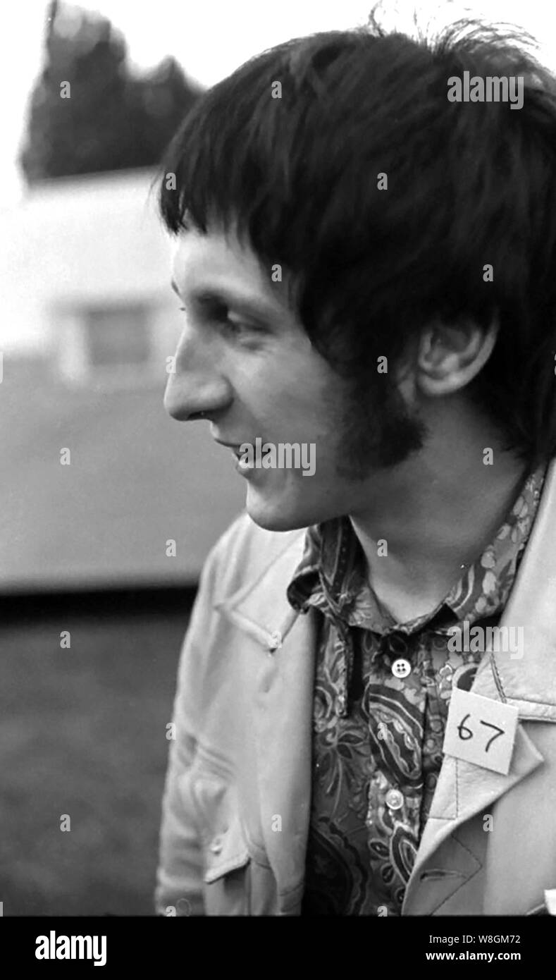 El que el bajista John Entwistle en 1967 Foto de stock