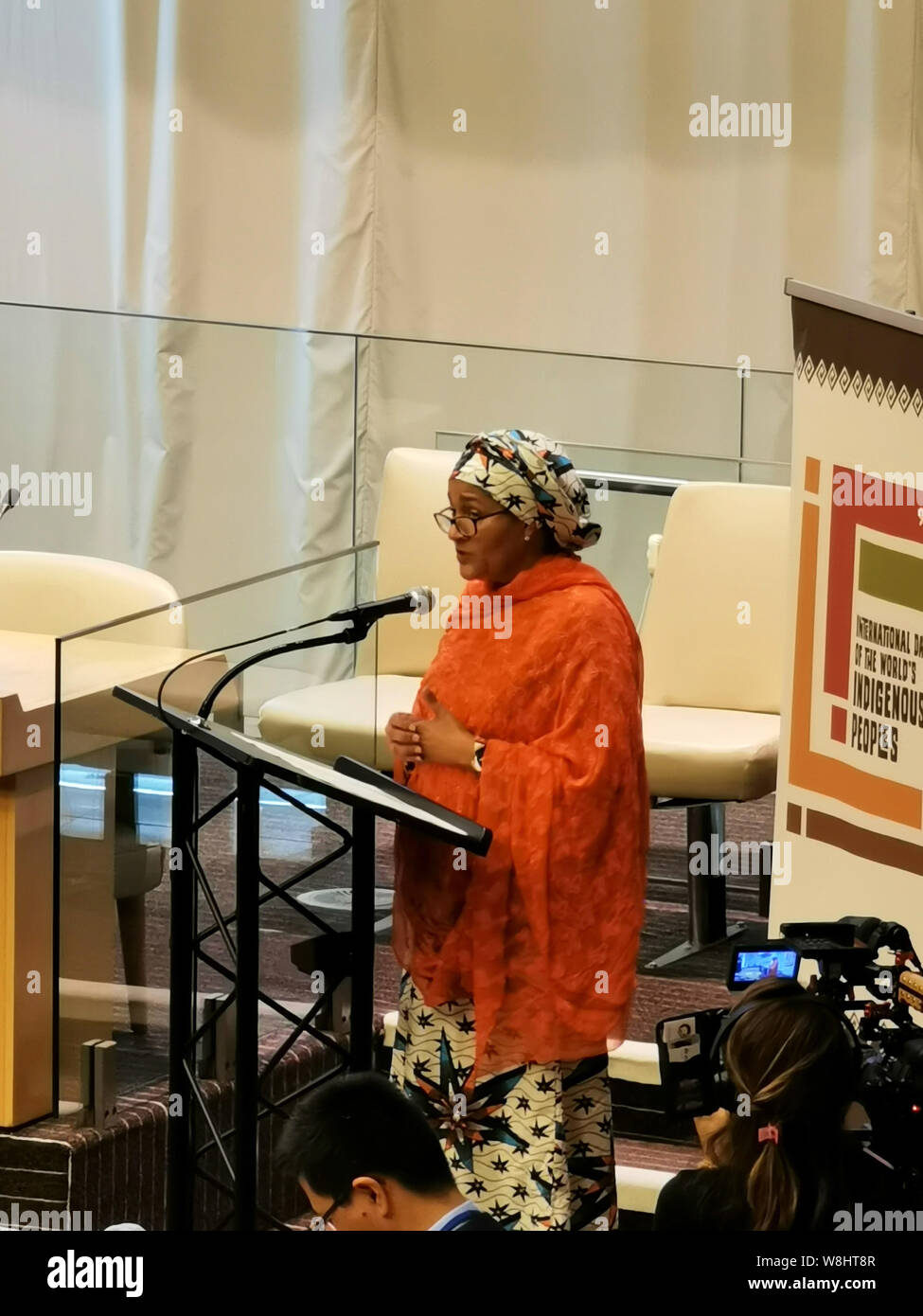 Organización de las Naciones Unidas. 9 ago, 2019. Secretario General Adjunto de las Naciones Unidas Amina Mohammed aborda un evento para conmemorar el Día Internacional de los Pueblos Indígenas del Mundo, en la sede de la ONU en Nueva York, el 9 de agosto de 2019. Amina Mohammed el viernes advirtió que los pueblos indígenas sufren discriminación y exclusión sistemática, señalando que los esfuerzos deben ser hechos para proteger sus derechos. Crédito: Li Muzi/Xinhua/Alamy Live News Foto de stock