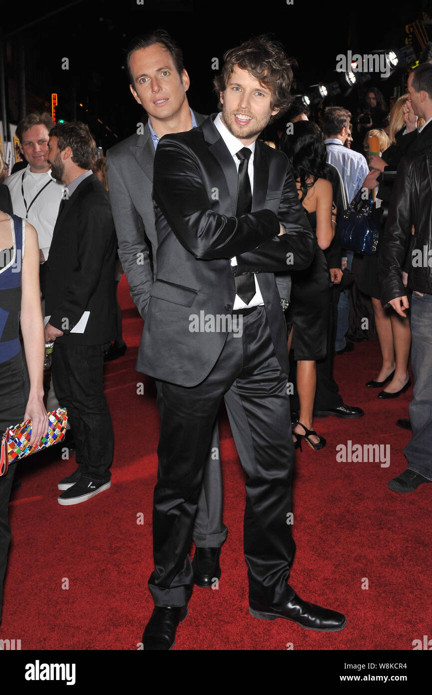 LOS ANGELES, CA. Enero 27, 2010: Arnett & Jon Heder en el estreno mundial de su nueva película "Cuando en Roma' en el Capitan Theatre de Hollywood. © 2010 Paul Smith / Featureflash Foto de stock