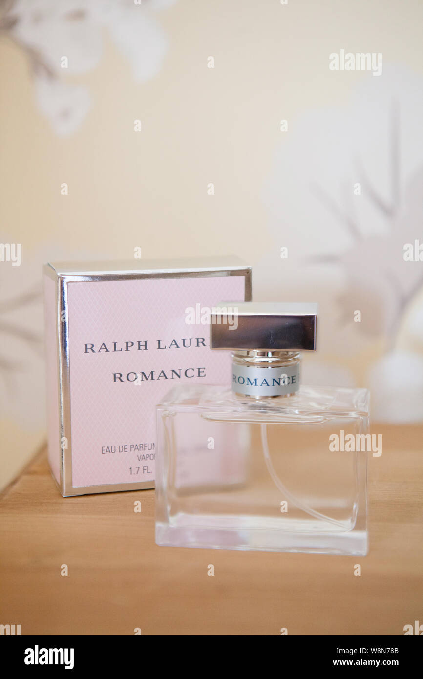 Perfume Romance Ralph Lauren Fotografía de stock - Alamy