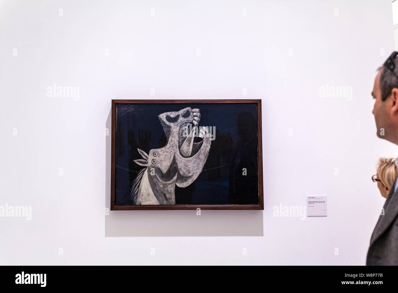 La Gente Que Busca La Cabeza De Caballo La Pintura Guernica De