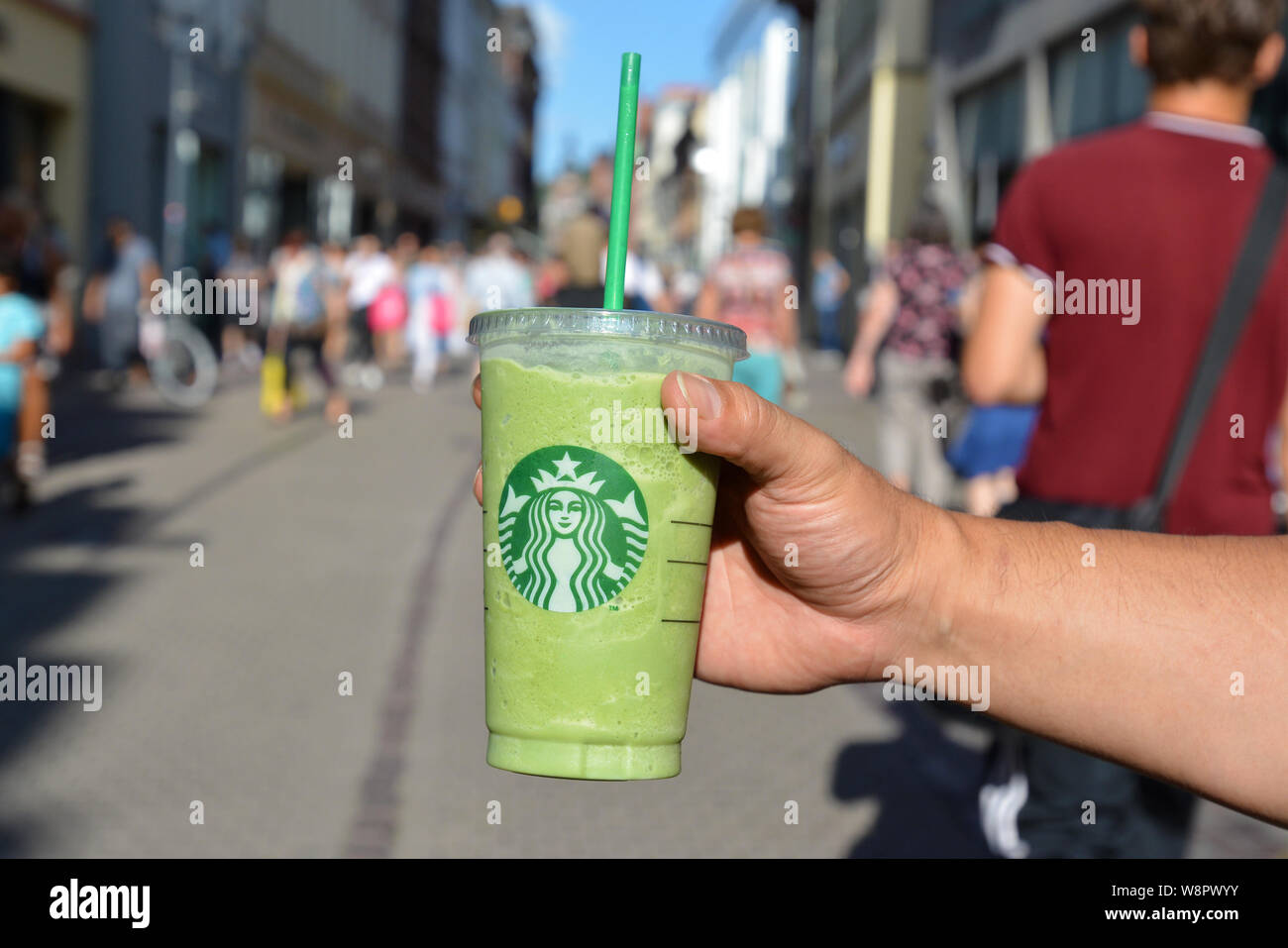 Té verde frappuccino fotografías e imágenes de alta resolución - Alamy