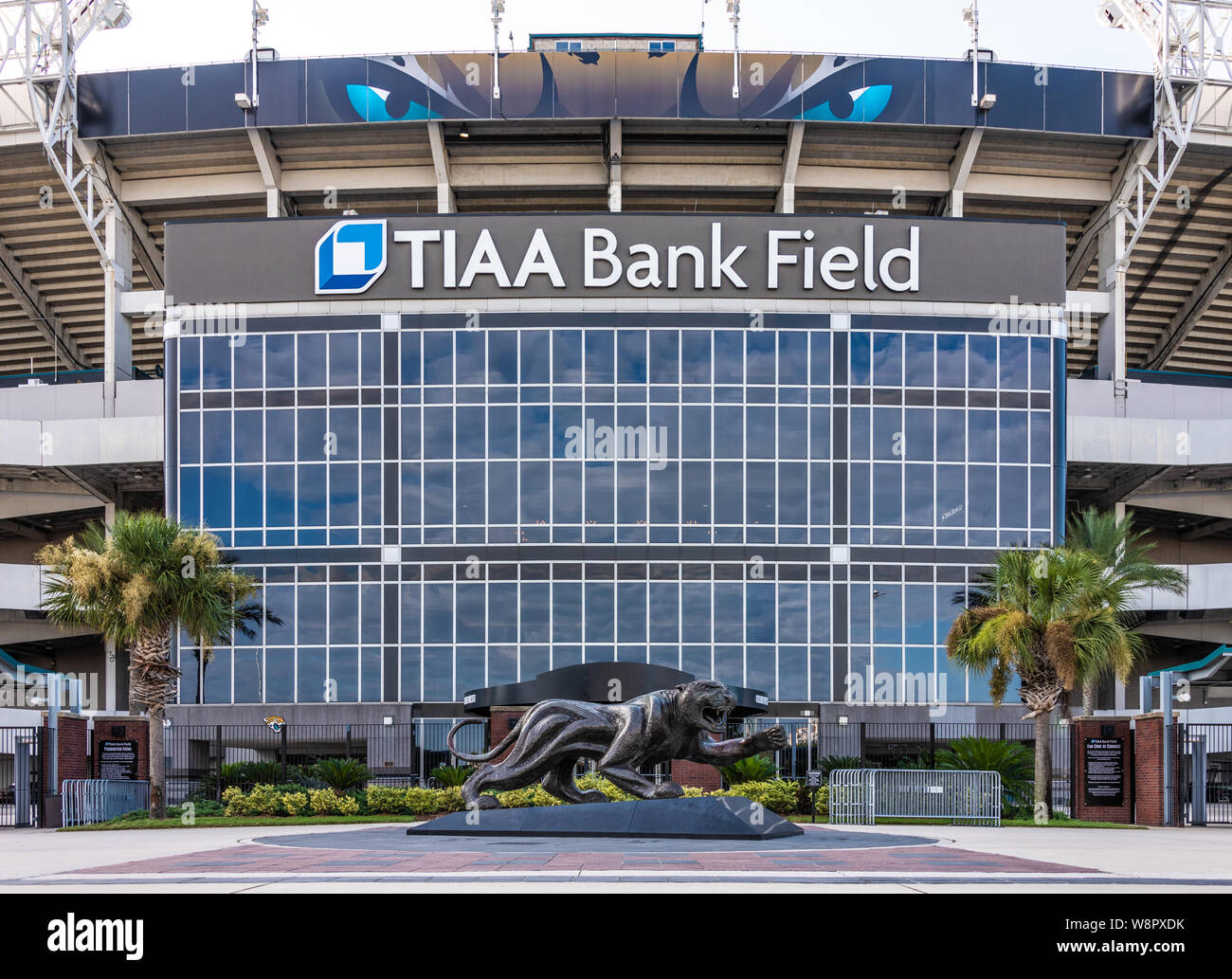 TIAA Campo Bank en Jacksonville, Florida es el hogar de los NFL's Jacksonville Jaguars, y es sede de la NCAA Florida-Georgia Gator Bowl y el juego. Foto de stock
