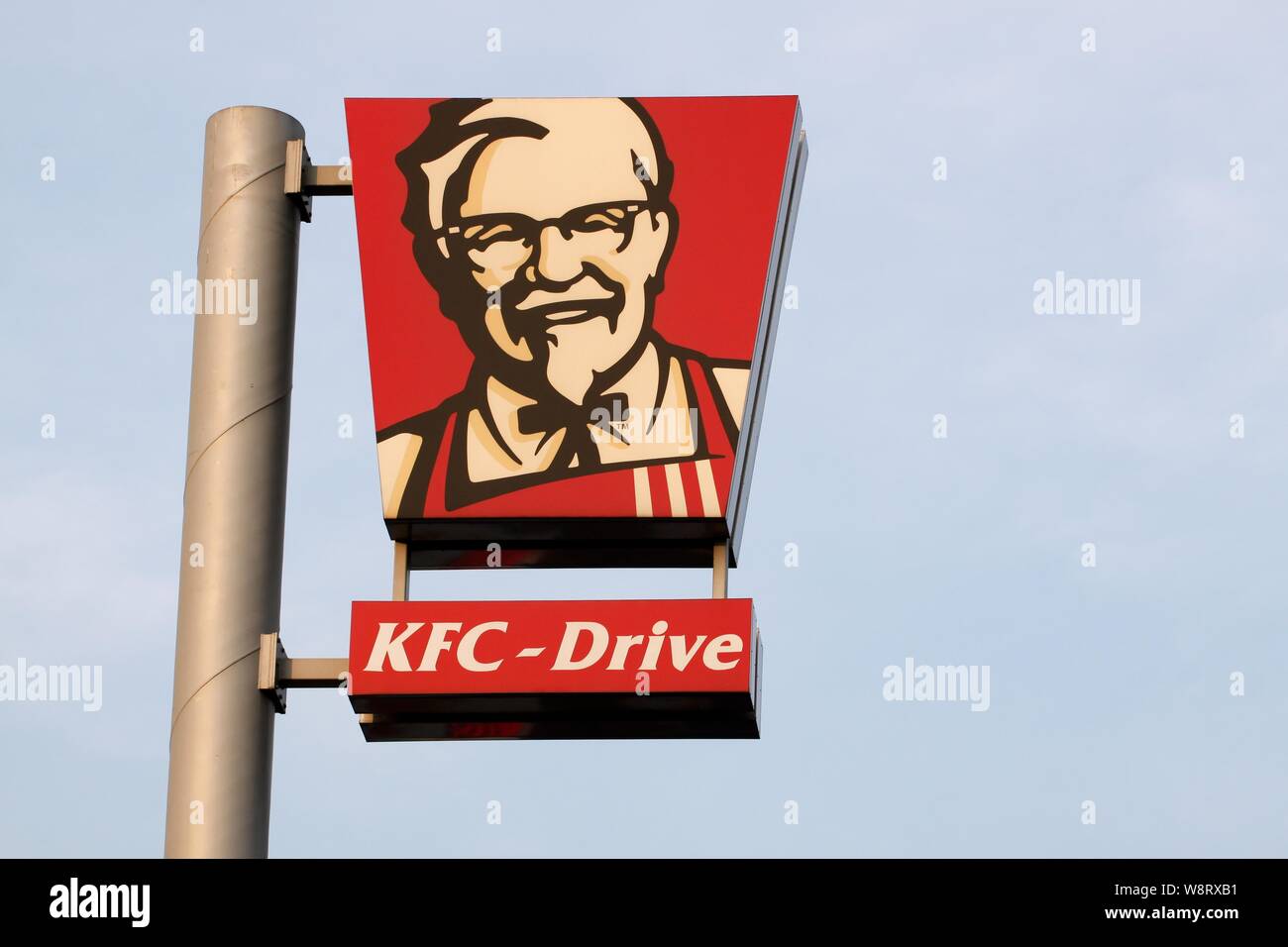 Cubo Kfc Fotos e Imágenes de stock Alamy