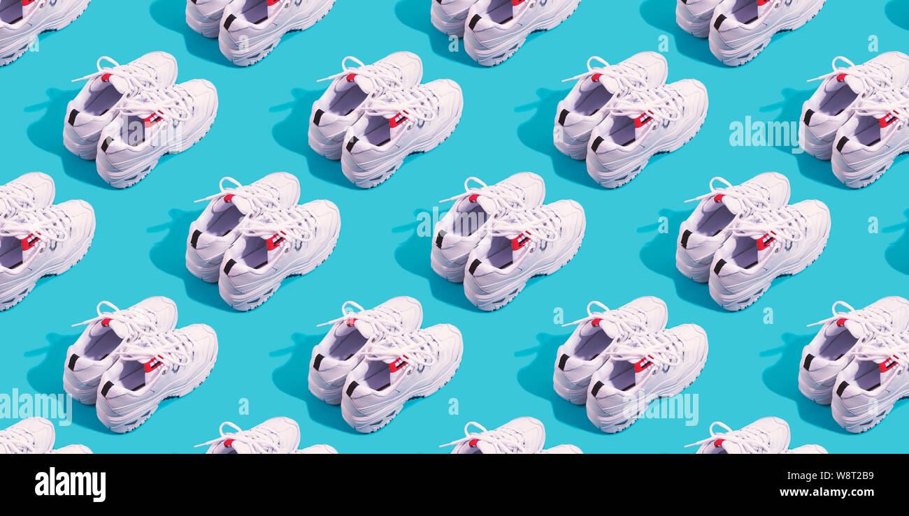 Par Zapatos Deporte Colores Fondo Nuevas Zapatillas Sobre Par Zapatos Deporte Colores Fondo Nuevas Zapatillas Sobre