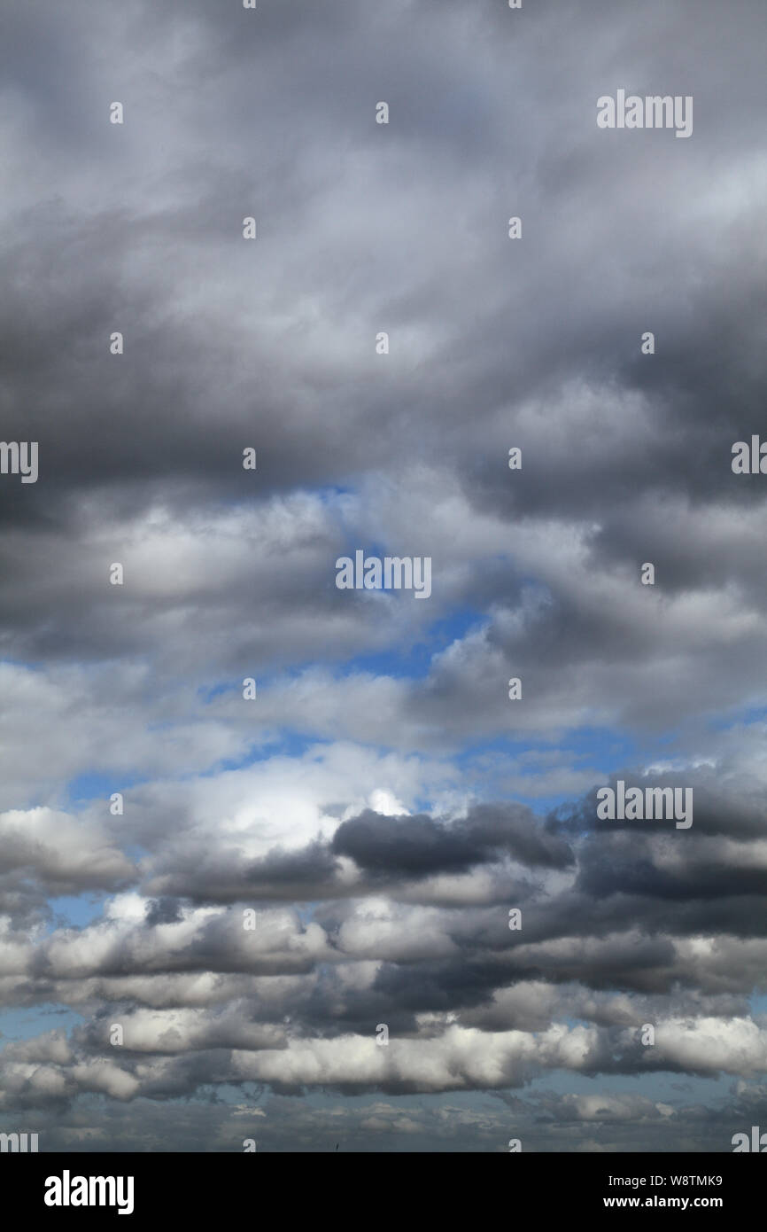 Cielo nublado, blanco, gris, las nubes cúmulos, cielo azul, la meteorología, el clima Foto de stock