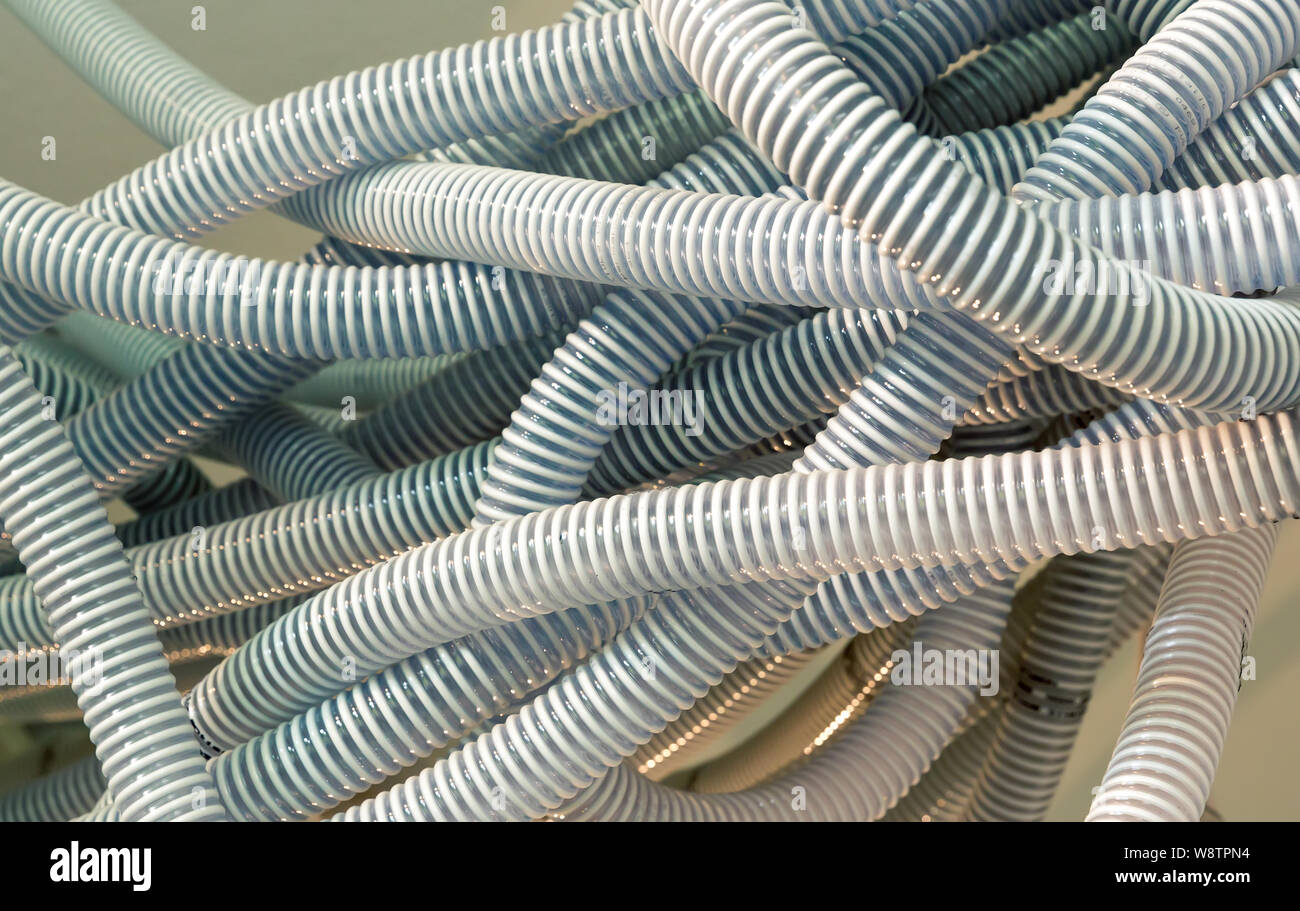 Montón de plástico tubos para cables, montón de tubo de alambre Fotografía  de stock - Alamy