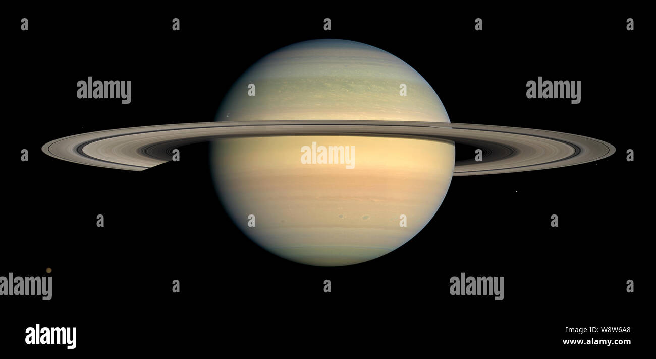 Saturno - Este cautivante vista en color natural del planeta Saturno fue creado a partir de imágenes recogidas poco después de que la Cassini comenzó su misión Equinoccio ampliado en julio de 2008. (Saturno alcanzado realmente equinoccio el 11 de agosto, 2009). Foto de stock