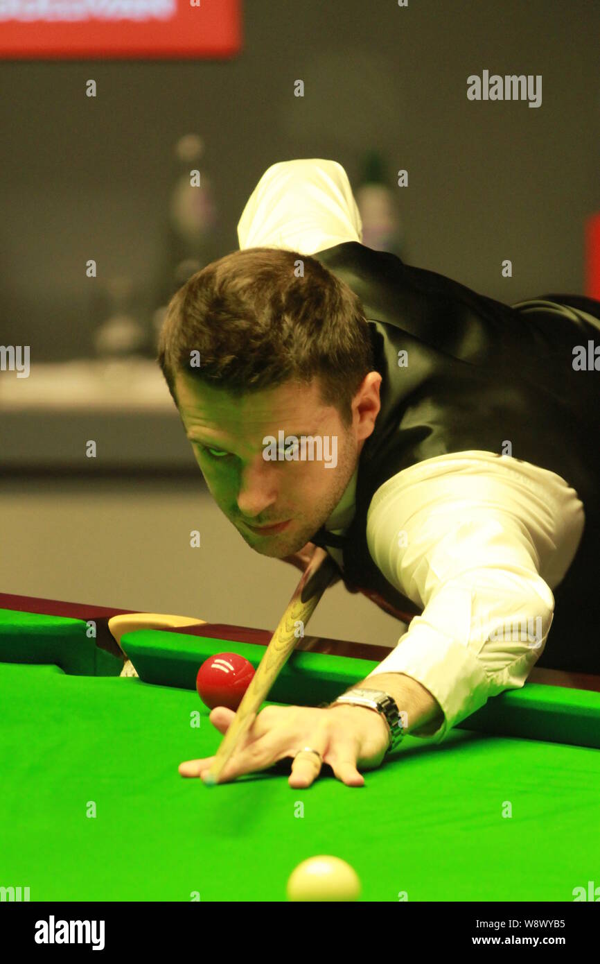 Ronnie osullivan juega tiro contra mark selby fotografías e imágenes de ...