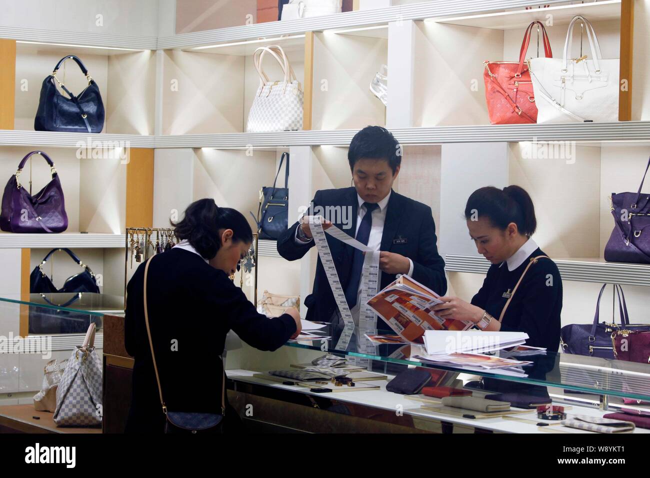 Louis Vuitton Falso simulacro simulacro de falsificación imitación Bolsos  Bolso turco Turquía Fotografía de stock - Alamy