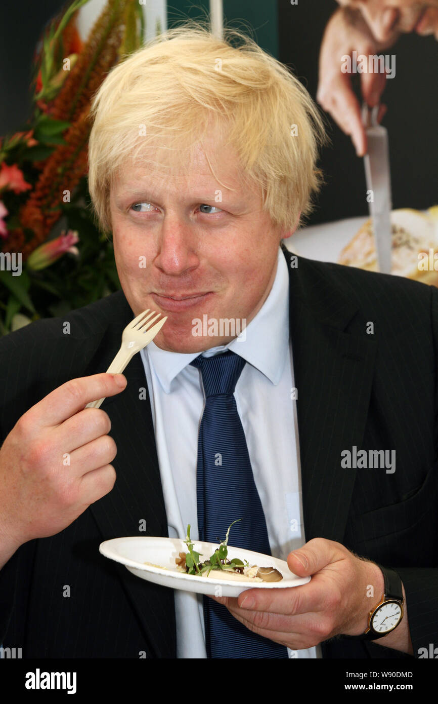 Boris Johnson, actuando como alcalde de Londres abre el festival de comida de Londres 2009 Foto de stock