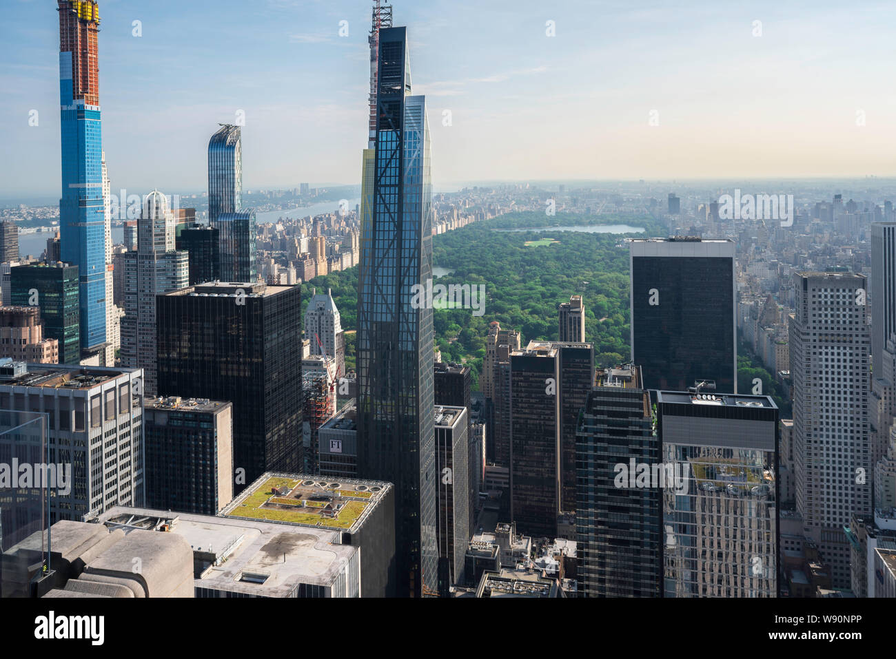 Vista aérea de la ciudad de Manhattan, al norte desde Midtown hasta Central Park (situado entre el Upper East Side y Upper West Side de Manhattan, Nueva York, EE.UU. Foto de stock