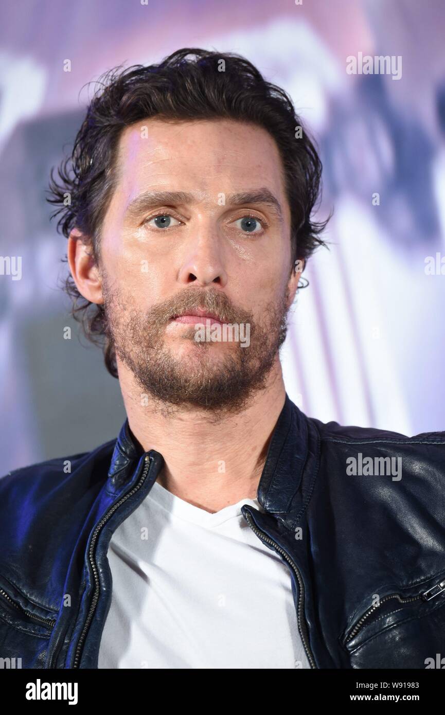 El actor estadounidense Matthew McConaughey asiste a una conferencia de prensa para su nueva película 'Interstellar' en Shanghai, China, 10 de noviembre de 2014. Foto de stock