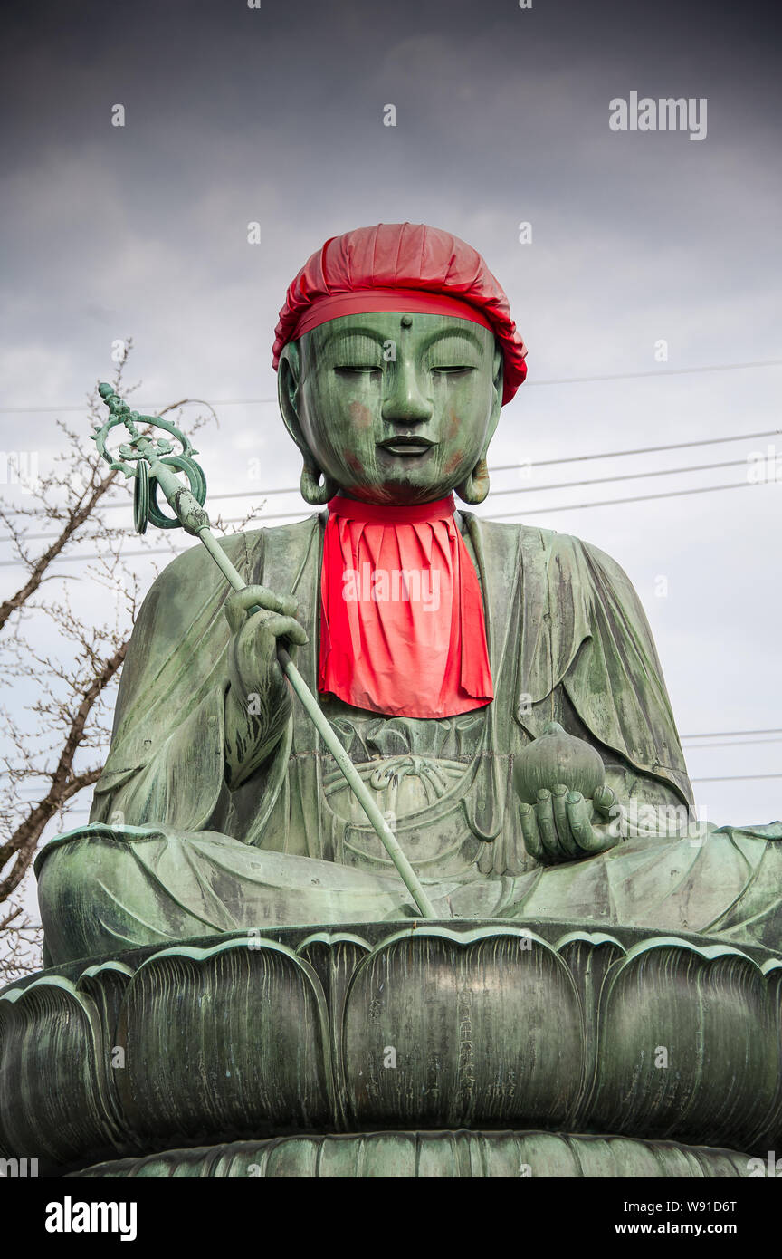 Nure Botoke Bodhisattva estatua de bronce en Zenko-ji templo complejo en Nagano, Japón Foto de stock