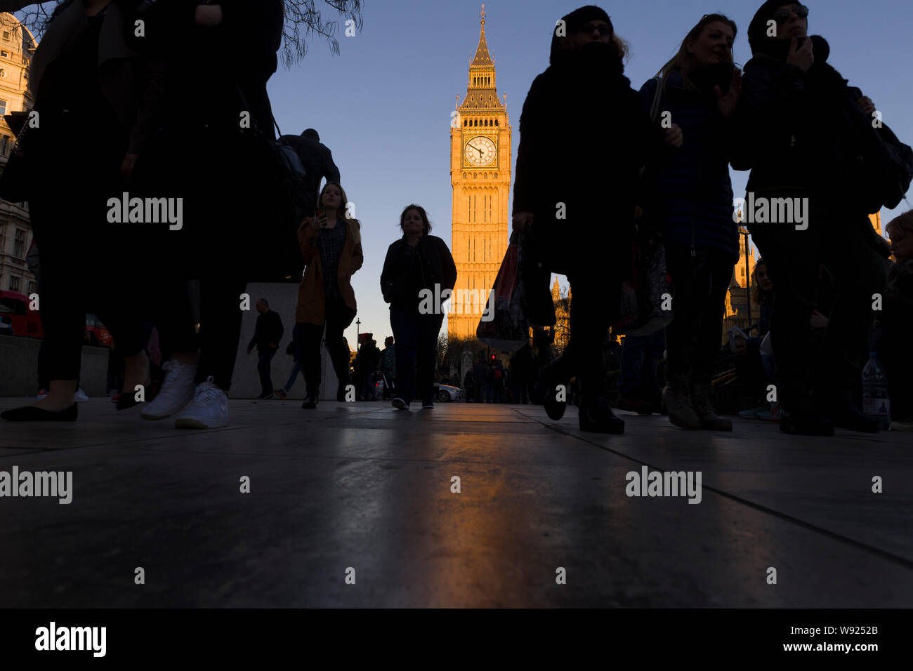 El Palacio de Westminster es el lugar de reunión de la Cámara de los Comunes y la Cámara de los Lores, las dos cámaras del Parlamento del Reino Unido. Foto de stock