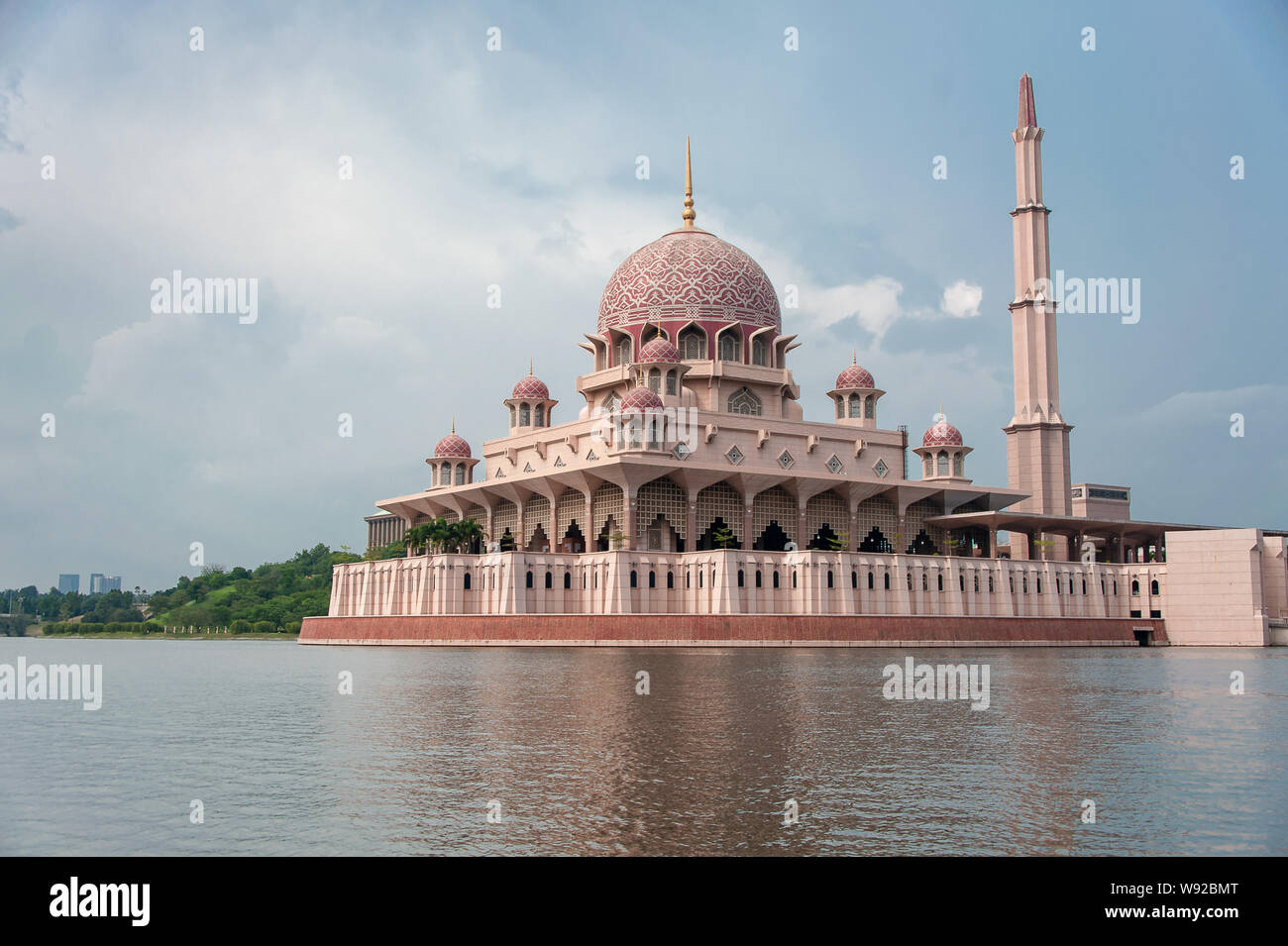 Putra Mezquita (Masjid Putra), Putrajaya, Malasia. Foto de stock