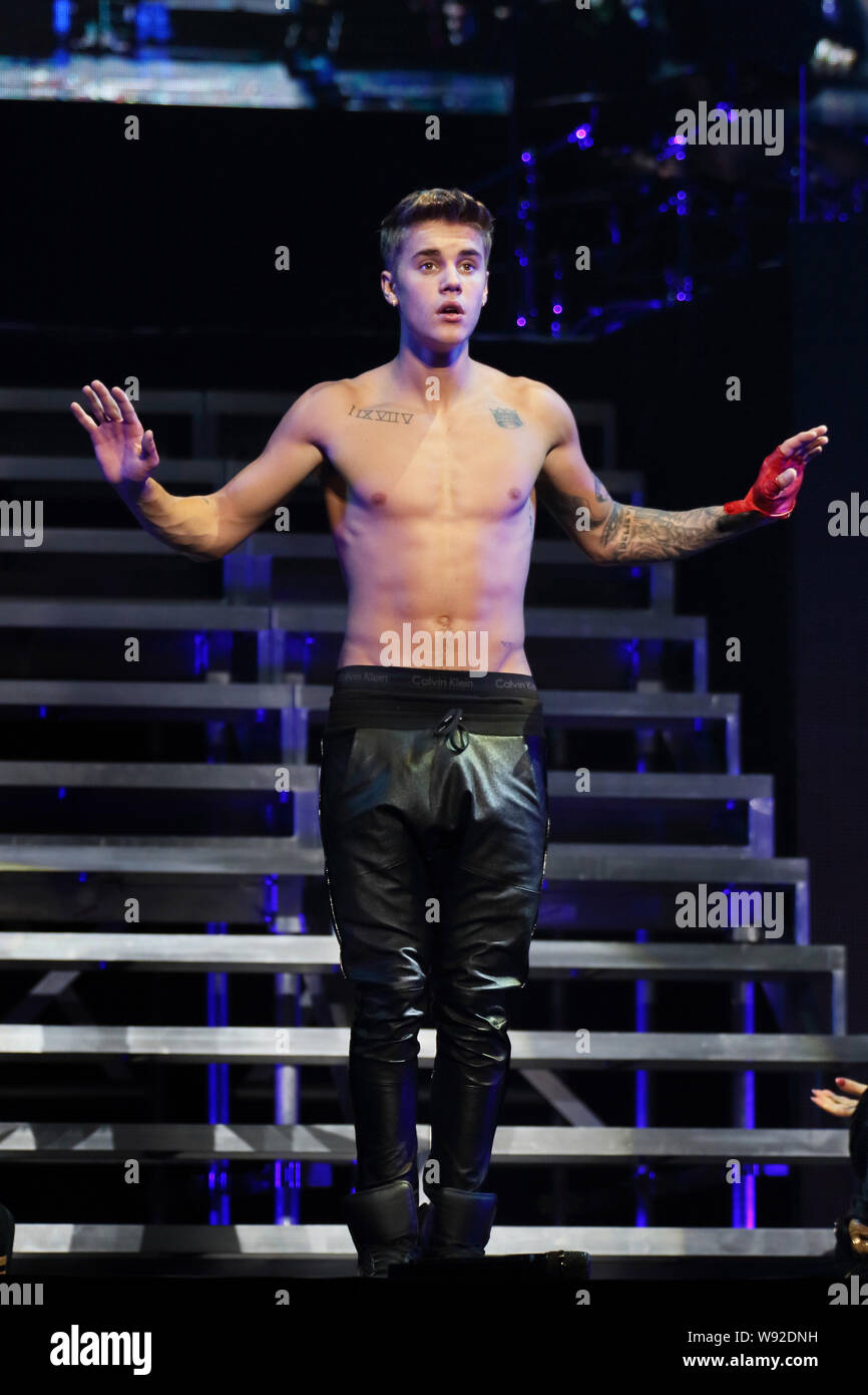 La cantante de pop canadiense Justin Bieber realiza durante un concierto de  su gira 2013 creer en Beijing, China, 29 de septiembre de 2013 Fotografía  de stock - Alamy