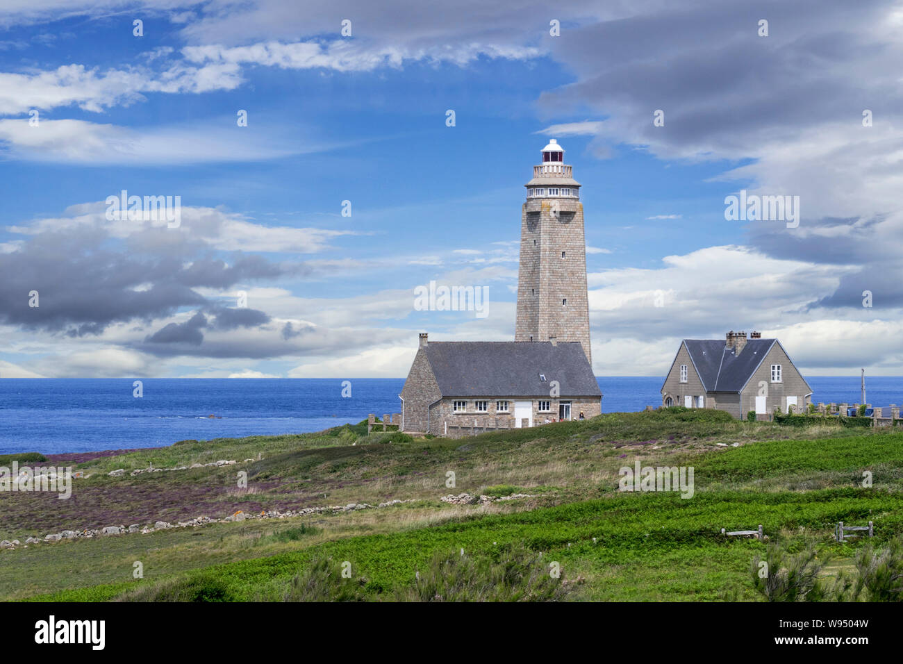 Cap Lévi faro en Fermanville, Manche, Cotentin, Normandía, Francia Foto de stock