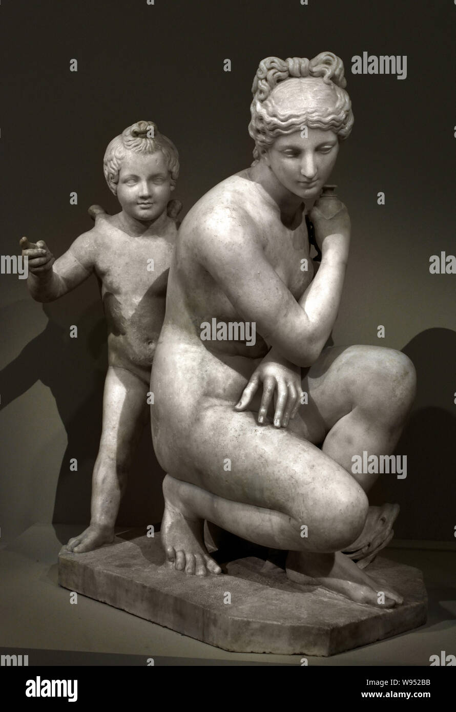 Afrodita y Eros copia romana 150-175 AD original griego 200-150 BC, Italiano, Griego, Italia, Grecia, Foto de stock