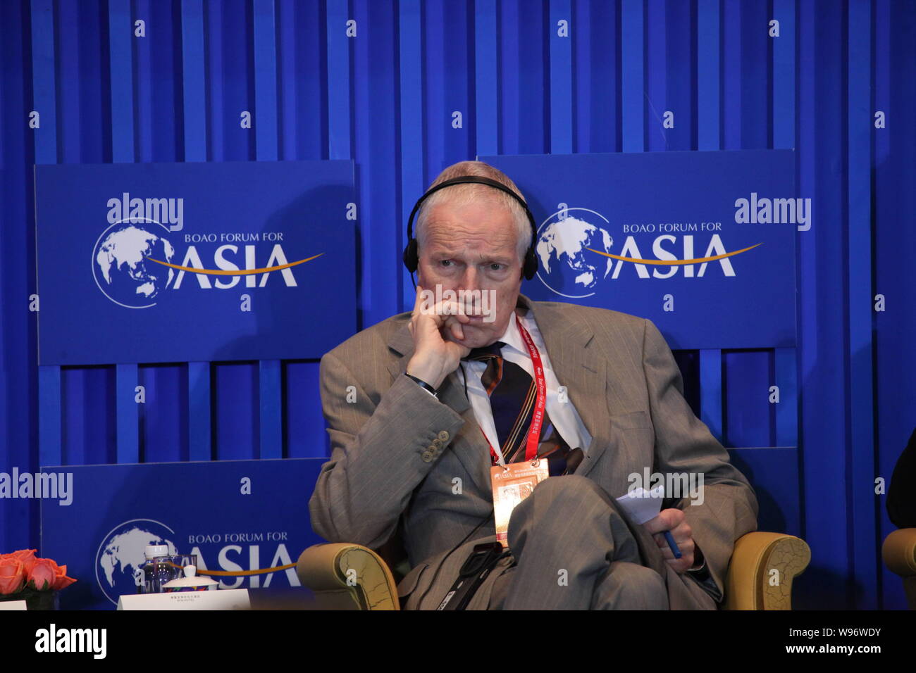 Edmund Strother Phelps, economista americano y el ganador del Premio Nobel de 2006 Memorial en Ciencias Económicas, es fotografiado durante el Foro de Boao para Foto de stock