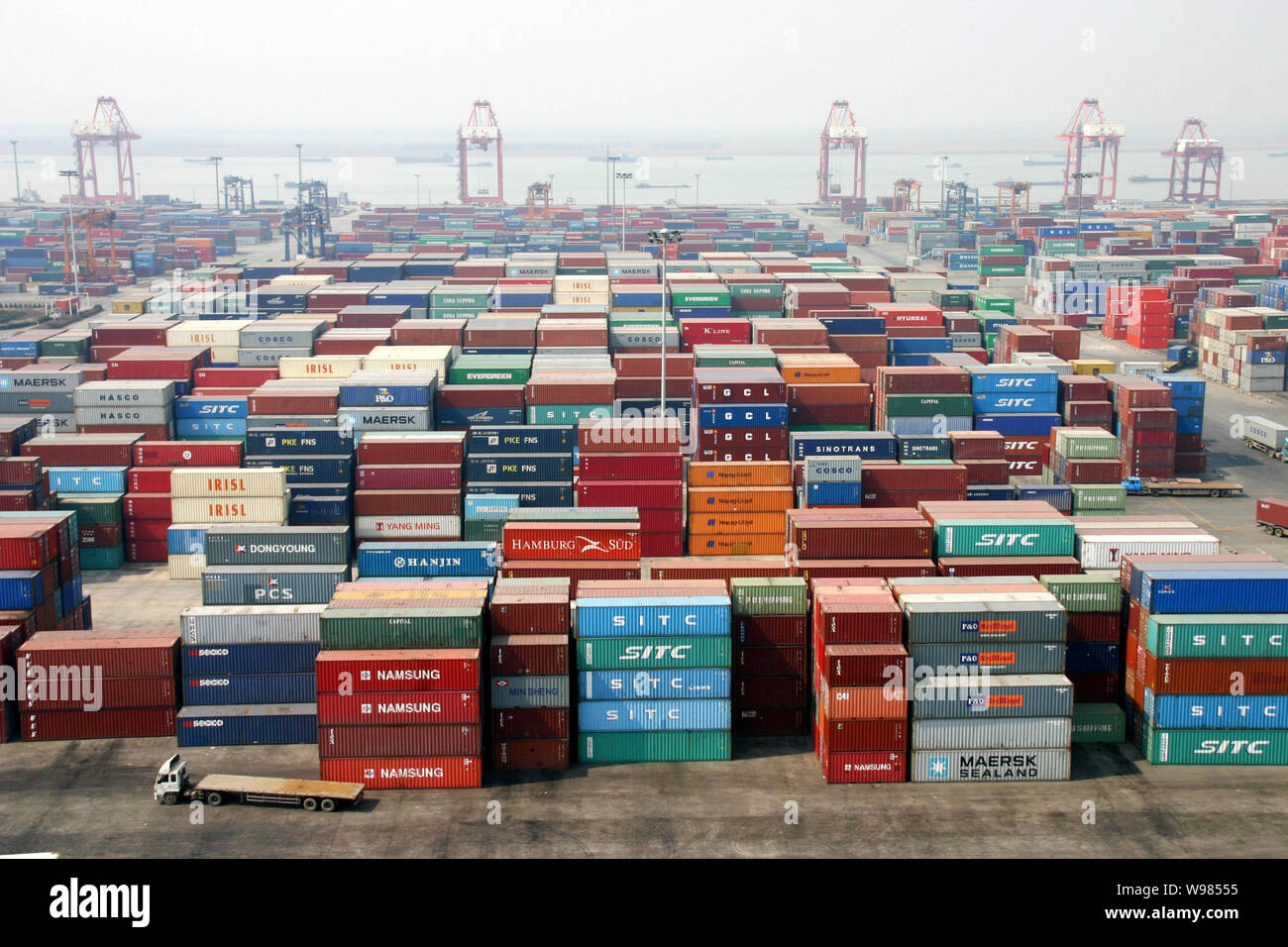 4 Fotos 1 Palabra 8 Letras Contenedores Defic fotografías e imágenes de alta resolución - Alamy