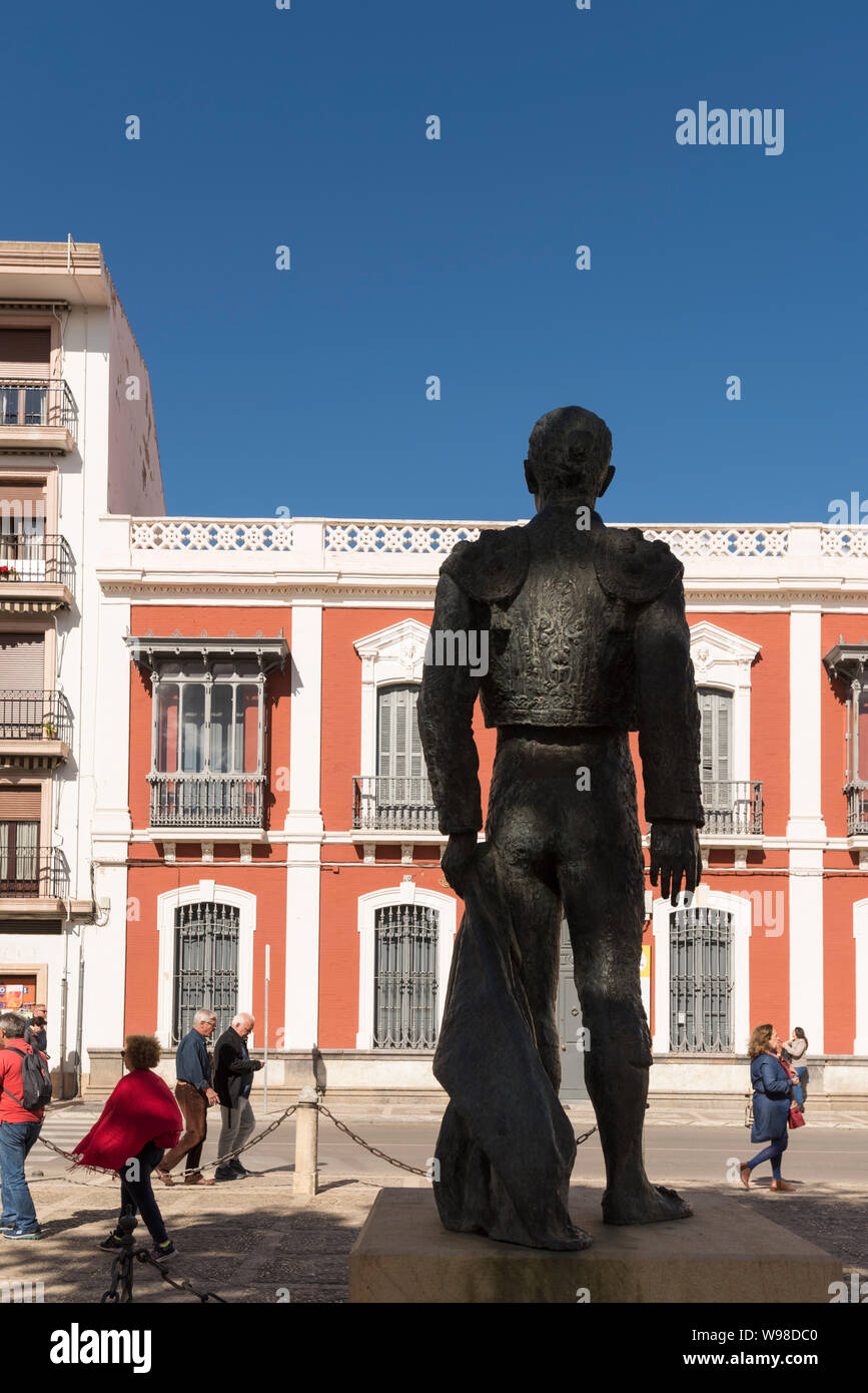 Estatuas en el exterior de la Plaza de Toros de la Real Maestranza de Caballería de Ronda, Ronda, provincia de Málaga, Andalucía, España, Europa Foto de stock