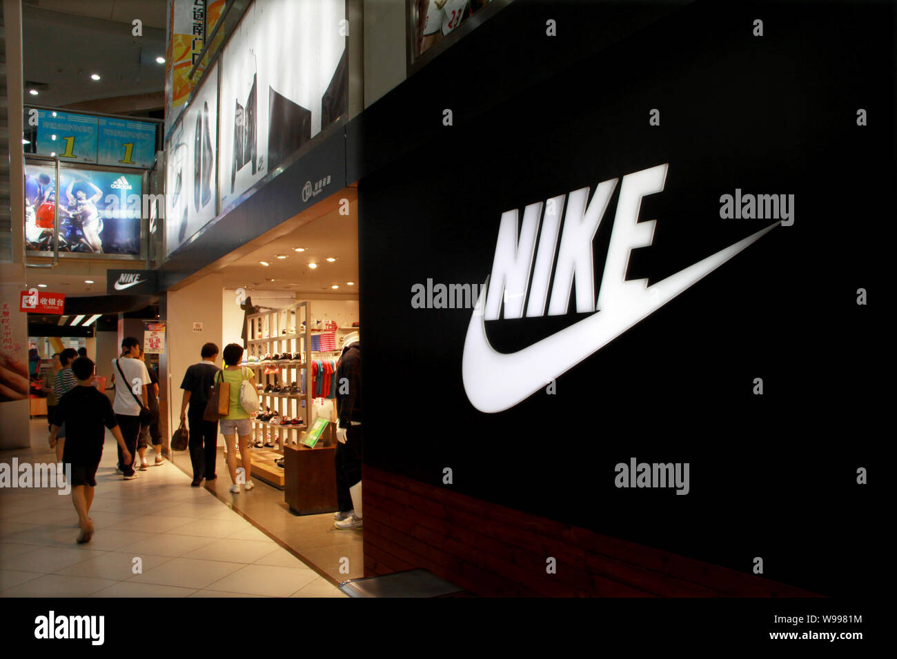 Nike Estación Central Online Sales, UP TO 56% OFF | agrichembio.com