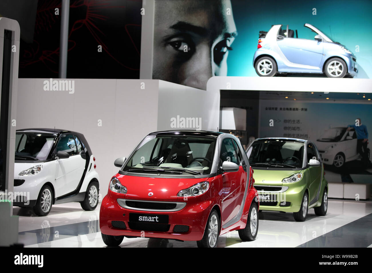 Noreste prestar Prohibir Smart coches compactos se muestren durante la preparación previa y la  sesión del 9º de China (Guangzhou) Salón Internacional del Automóvil,  conocido como Fotografía de stock - Alamy