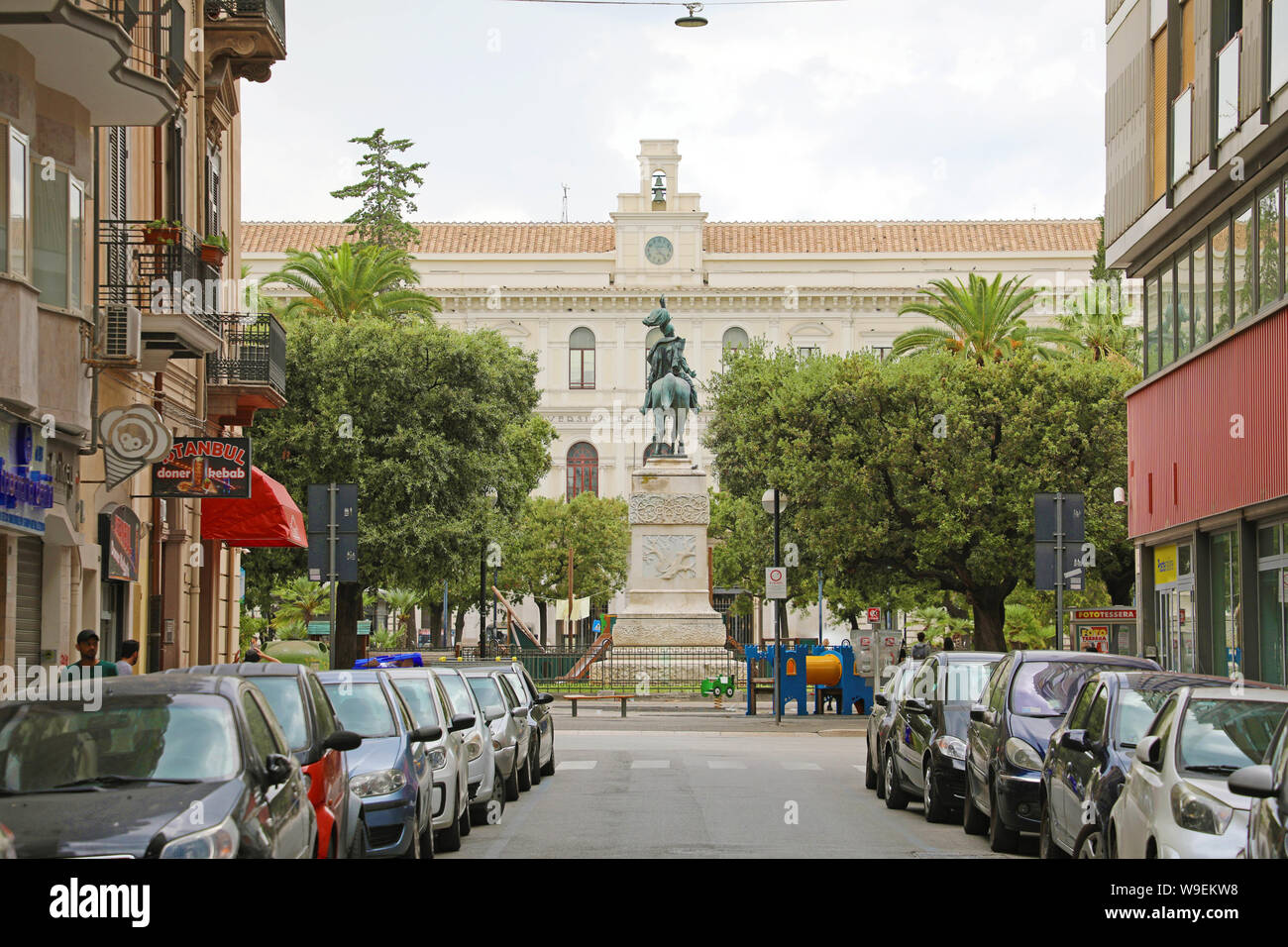 Bari Italia 28 De Julio De 19 Vista De Via Marcello Celentano Con La Universidad De Bari En El Fondo Italia Fotografia De Stock Alamy