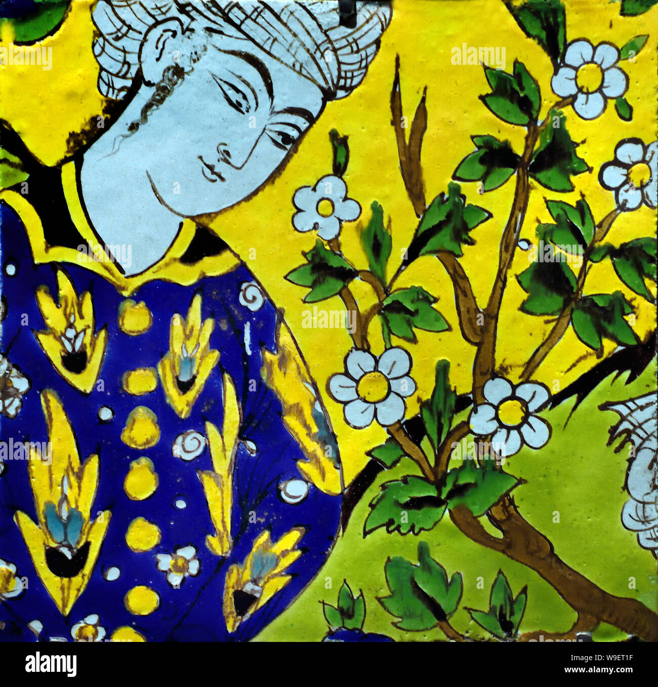 Azulejo con la figura 1650-1700 Ispahan Irán islámico iraní de Isfahan arte ( floreció desde 1050 a 1722, especialmente en los siglos XVI y XVII, bajo la dinastía Safawí cuando se convirtió en la capital de Persia por segunda vez en su historia bajo el Shah Abbas el Grande. ) Foto de stock