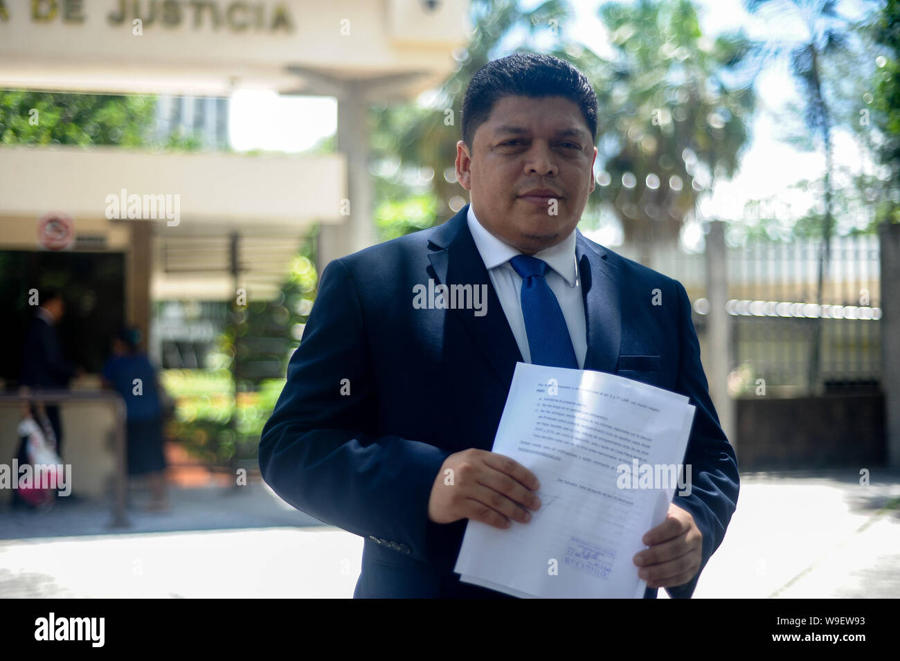 San Salvador, El Salvador. 14 Aug, 2019. Abogado KENNY Hernández se  presentó en la Corte Suprema de Justicia salvadoreña buscando información  que serviría para acuse diferentes funcionarios gubernamentales para la  corrupción y