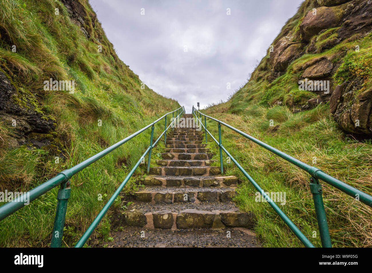 Castillo de Dunluce en la maravillosa costa de Antrim, Co Antrim, Irlanda del Norte Foto de stock