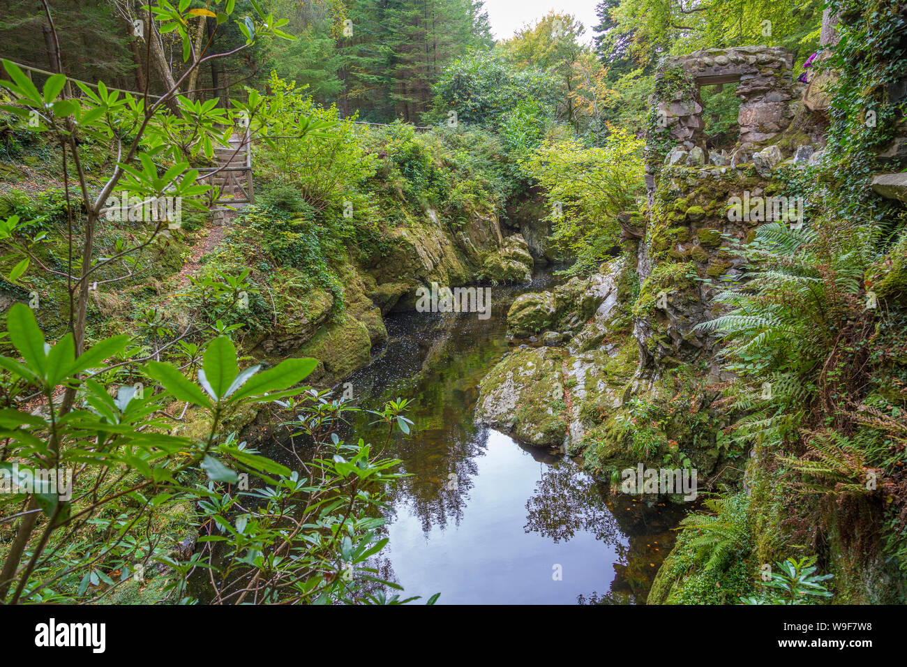 Ermita en Tollymore Park, Newcastle, Irlanda del Norte Foto de stock