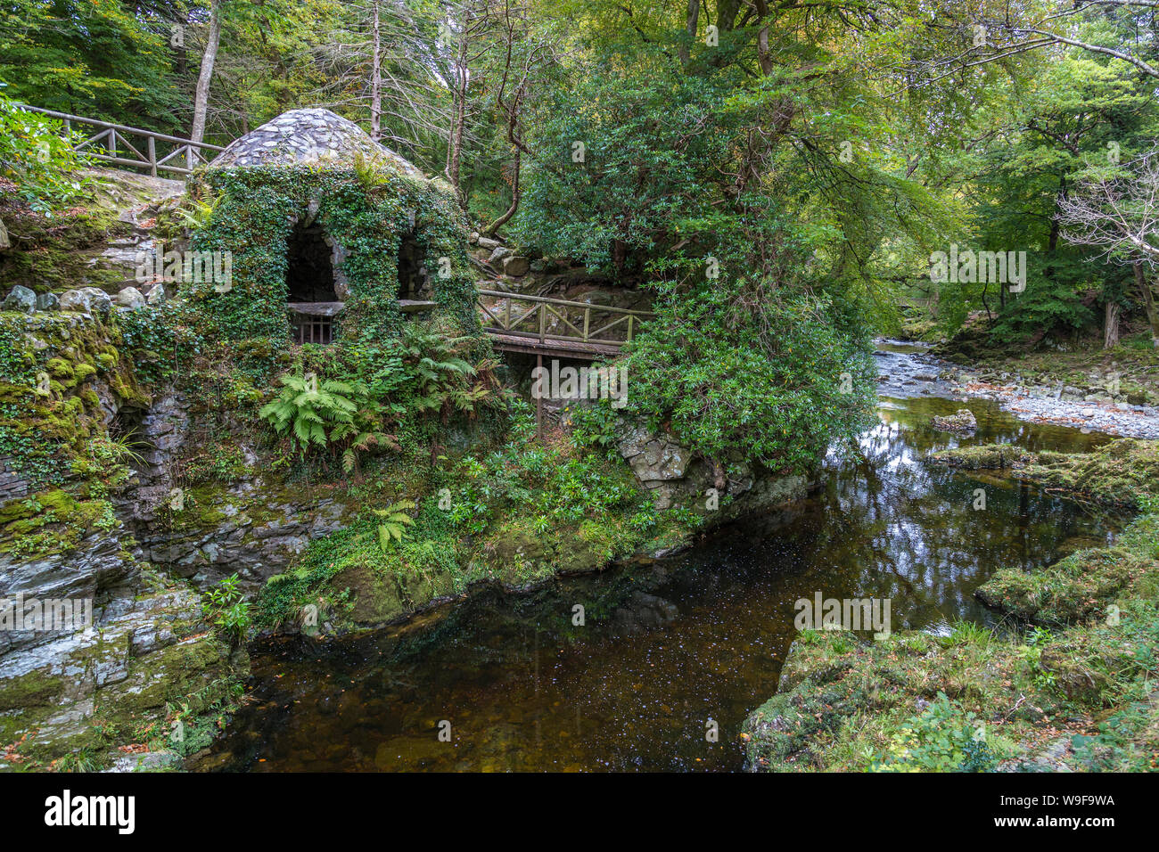 Ermita en Tollymore Park, Newcastle, Irlanda del Norte Foto de stock