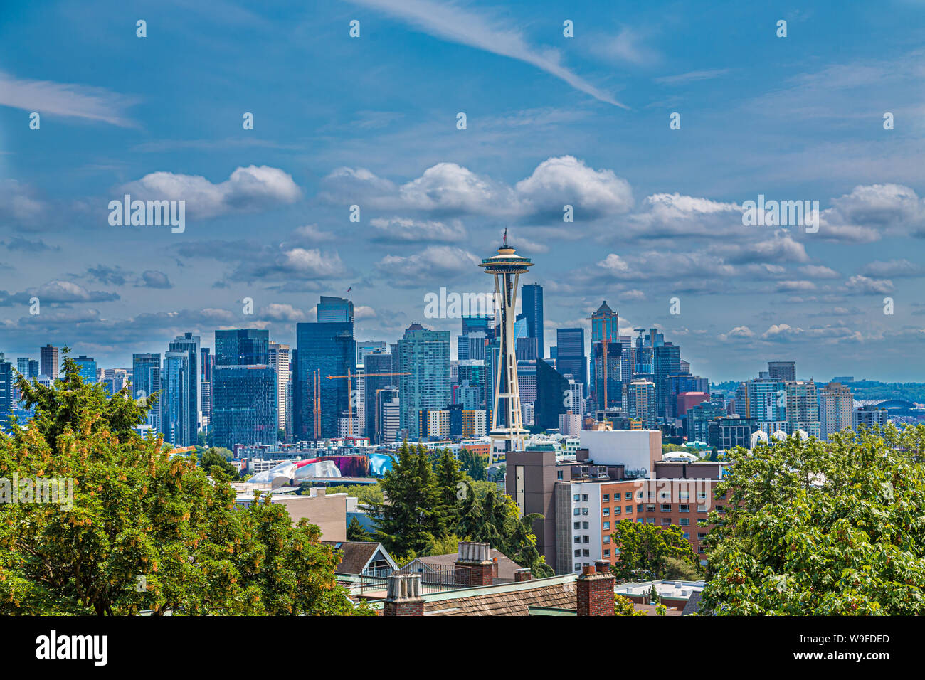 Seattle desde el Parque Kerry en un día de verano Foto de stock