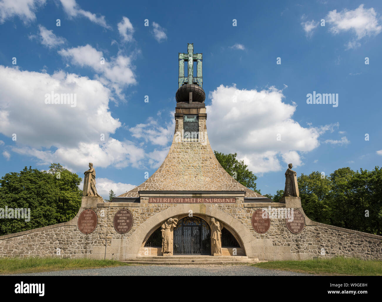 Mojón de Peace Memorial en el sitio de la Batalla de Austerlitz, República Checa, Europa Foto de stock