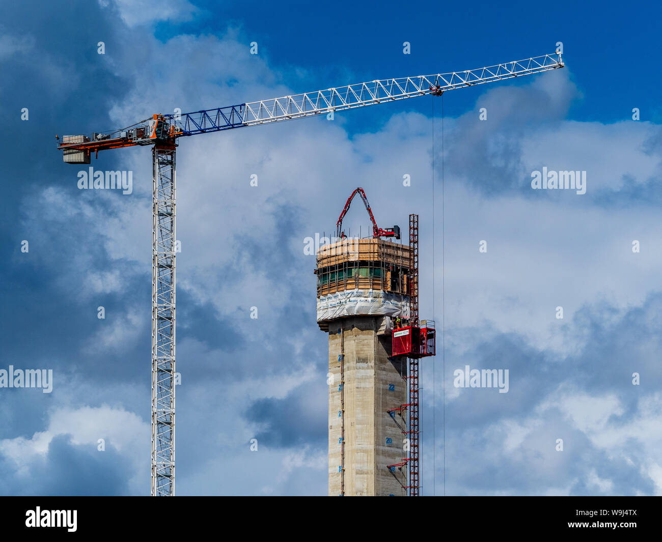 El núcleo del edificio - Construcción La construcción del eje de servicios básicos para un edificio de gran altura en Londres, Gran Bretaña. Foto de stock