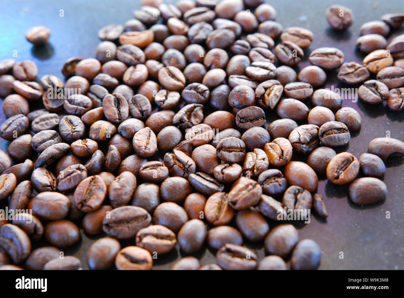 https://c8.alamy.com/compes/w9k3m8/cafe-tostado-en-grano-de-una-imagen-w9k3m8.jpg