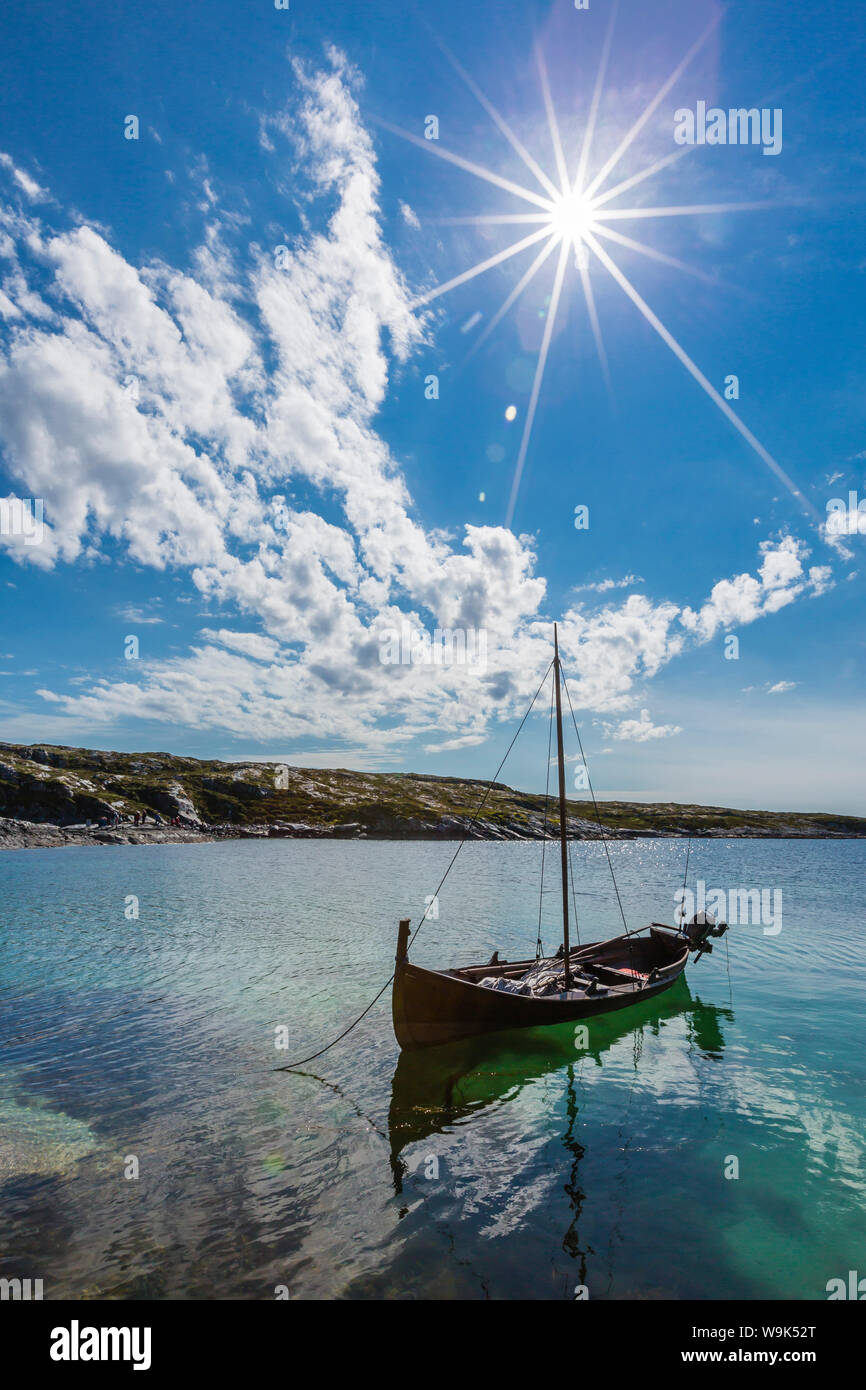 Por Johnson's réplica del tradicional barco vikingo en Hitra Island, Noruega, Escandinavia, Europa Foto de stock